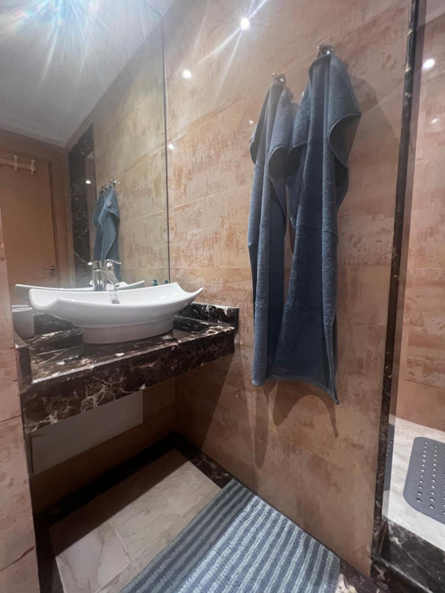 Beautiful, Great Equipped 122 M Holiday Apartment Near Majorelle Garden And Gueliz With Pool Views And A Large Balcony And Terrace Маракеш Екстериор снимка